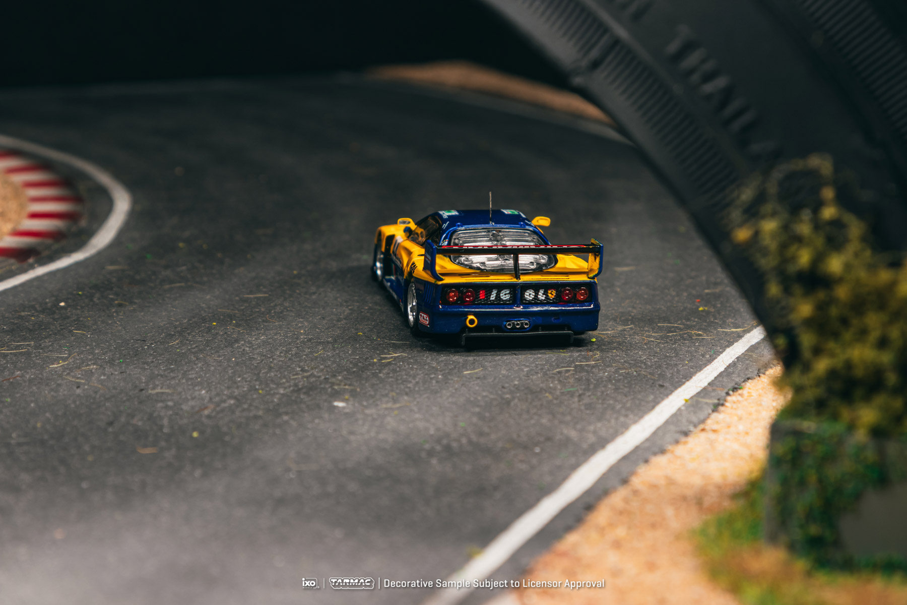 متوفر في المخزون: نموذج سيارة  - مراجعة Die Cast Car 1 64 وسعره